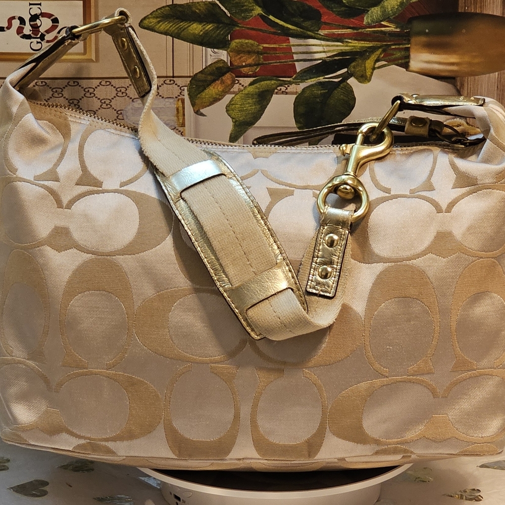 Coach Vintage Poppy Beige and Multicolor Women's Hobo Shoulder Bag - Picture 2 of 16